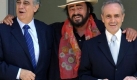 Gemeinsam mit Placido Domingo (links) und dem im September verstorbenen Luciano Pavarotti (Mitte) bildete Jos Carreras Die Drei Tenre. Ihr erster Auftritt war 1990 zur Fuballweltmeisterschaft in Italien. Foto: dpa