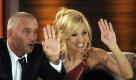 Die Moderatorin Michelle Hunziker und ihr Ex-Mann, der italienische Sänger Eros Ramazzotti, unterhalten sich in Friedrichshafen in der ZDF-Unterhaltungssendung Wetten, dass..?. Die Sendung wurde zum 186. Mal ausgestrahlt.
 Foto: ddp