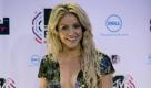 Für ihr soziales Engagement bekam Shakira den Free your Mind Award. Den Preis nahm die Sängerin in einem goldenen Paillettenkleid mit Megaausschnitt engegen. Foto: dpa