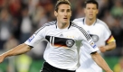 Miroslav Klose erzielt die Treffer 46 und 47 im Nationaltrikot. Foto: dpa