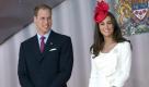 Prince William and wife Kate, the Duke and Duchess of Cambridge participate in Canada Day celebrations on Parliament Hill Friday, July 1, 2011 in Ottawa, Ontario.  (AP Photo/The Canadian Press, Adrian Wyld) Foto: dapd