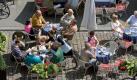 Die Umsätze im Gastgewerbe stiegen 2011 im Vergleich zum Vorjahr nominal um 3,8 Prozent und zu unveränderten Preisen (real) um 2,4 Prozent. Foto: Friso Gentsch  Foto: dpa