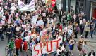 Wohl noch nie wurde das Wort Slut so offen kommuniziert. Allerdings sei Schlampe eben ein Alltagswort, das abfällig für sexy gekleidete Frauen benutzt werde, so die Protestlerinnen. Und aus diesem Schlamm müsse der Terminus befreit werden, fordern sie. Foto: dpa
