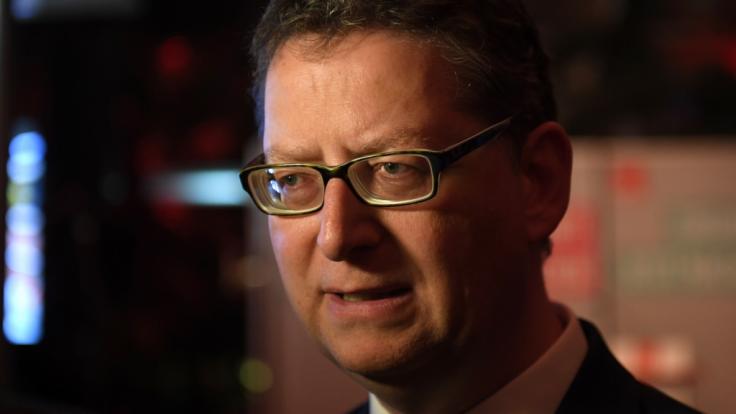 Thorsten Schäfer-Gümbel (SPD), Spitzenkandidat und Landesvorsitzender der SPD Hessen, äußert sich auf der Wahlparty zu den Hochrechnungen zur Landtagswahl.