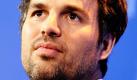 Überraschung für Kinokenner: Möglicherweise wird der US-amerikanische Schauspieler Mark Ruffalo die Rolle des Anti-Comichelden Hulk im Kinofilm The Avengers übernehmen. Der bislang eher für feine Zwischentöne bekannte Schauspieler steht nach Informationen eines Kinoblogs mit dem Studio Marvel in letzten Verhandlungen. Damit würde der 42-Jährige seinen vor wenigen Tagen öffentlichkeitswirksam gefeuerten Kollegen Edward Norton (Fight Club) ersetzen. Ruffalo soll  derzeit für das Studio der einzige Kandidat für die Rolle des Wissenschaftlers Bruce Banner sein. Foto: ddp