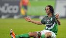 Claudio Pizarro hat sich bei der peruanischen Nationalmannschaft einen Innenbandriss im rechten Knie zugezogen. In der Vorbereitung auf die Copa América verletzte er sich in einem Trainingsspiel gegen die Juniorenauswahl eines peruanischen Fußballclubs. Damit verpasst Pizarro nicht nur die Copa América, die am 1. Juli in Argentinien startet, sondern auch einen Teil der Saisonvorbereitung von Werder. Foto: dpa