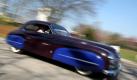 Auf der Vorschau zur Techno Classica Messe in Essen fährt ein Delahaye 135 MS Ghia Aigle Oldtimer durch den Gruga-Park. Das Unikat, das vom 30. März bis 03. April 2011 auf der Messe zu bewundert werden kann, fällt besonders durch seine blauen Radverkleidungen auf.
 Foto: dpa