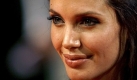 Soweit bekannt ist, gehrt weiterer Familienzuwachs nicht zu Angelina Jolies Vorstzen fr 2009. Im Zusammenhang mit der Familie steht ihr Vorsatz aber schon. Angelina will endlich kochen lernen und so ihre Kinder und Lebensgefhrten Brad Pitt verwhnen. Bislang reichten ihre Kochknste gerade einmal fr Cornflakes, wie Brad Pitt einmal sagte. 
 Foto: dpa