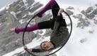 Die Künstlerin des GOP-Varietes Lena Ries sitzt auf der Zugspitze in Garmisch-Partenkirchen in einem Ring. Beim Finale der Skisaison auf Deutschlands höchstem Berg traten die Artisten des Muenchner GOP-Varietes auf.
 Foto: dapd