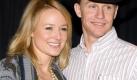 FILE - In this Jan. 8, 2010 file photo, Jewel and Ty Murray attend a press conference to announce a new charitable partnership between Garth Brooks and the Professional Bull Riders, Inc. at Madison Square Garden in New York. (AP Photo/Charles Sykes, file)


rift:  	Sängerin Jewel erwartet ein Baby
Vorspann: 	
Text: 	

New York (dpa) - Nachwuchs für Sängerin Jewel und ihren Mann, Rodeo-Champion und Showmaster Ty Murray. Die 36-Jährige sei bereits seit mehr als drei Monaten schwanger, berichtete «People.com».

Sie habe seit der Hochzeit vor zwei Jahren versucht, schwanger zu werden, sagte die Künstlerin laut «People.com». Es habe aber erst geklappt, als sie aufgehört habe, ein «Workaholic» zu sein. Die Sängerin arbeitet jetzt passenderweise an einem neuen Album mit Kinderliedern, nachdem sie vor zwei Jahren bereits eine CD mit dem Titel «Lullaby» («Wiegenlied») herausgebracht hatte.
Ressort: 	Medien
Schlagworte: 	Musik/Leute/USA/ Foto: ap