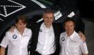 Die zukünftign Piloten Andy Priaulx (rechts) und Augusto Farfus (links) mit Motorsportdirektor Jens Marquardt: Priaulx verdiente sich seine Sporen in der Formel 3 und im Tourenwagensport. Farfus fuhr in der Tourenwagen-Europameisterschaft und wurde dann Werksfahrer bei BMW in der Tourenwagen-WM. Foto: pi