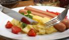 Viele Namen für eine Speise: Erdäpfelsalat (Bayern und Österreich), Grombierasalad (Schwaben), Erpelschlut (Ruhrgebiet), Ädäpelschlot (Rheinland), Arbernsalad (Oberlausitz), Tüftensalat (Mecklenburg), Tuffelsalad (Ostfriesland). Foto: dapd