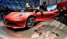 Der neue Alfa Romeo 4C wird bei der internationalen Autoausstellung im schweizerischen Genua der Presse präsentiert. Das Publikum darf sich ab Donnerstag die neuesten Flitzer von mehr als 260 Ausstellern anschauen. Zu sehen gibt es immerhin 175 Weltpremieren.  Foto: dpa