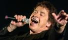 ARCHIV - Tony Marshall, deutscher Schlagersänger, aufgenommen in Frankfurt (Oder) bei einem Konzert (Archivfoto vom 19.02.2005). Marshall («Schöne Maid») lässt es an seinem 70. Geburtstag so richtig krachen. Mit rund 400 Gästen feiert er am 2. Februar in Baden-Baden in seinen Geburtstag (3. Februar) hinein. Mit von der Partie sind Familie, enge Freunde, Kollegen aus dem Showgeschäft und Freunde aus Politik und Wirtschaft. Foto: Patrick Pleul dpa/lsw (zu lsw-Korr 'Tony Marshall feiert den 70. Geburtstag mit einer großen Sause' vom 28.01.2008) +++(c) dpa - Bildfunk+++ Foto: dpa