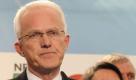 Ministerpräsident Jürgen Rüttgers gesteht vor seinen Anhängern die Schlappe ein. Foto: ddp