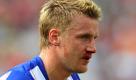 Zum Beispiel in Hannover, wo Eisen-Maik Franz ordentlich einstecken musste. Am Ende hatte die Hertha Glck, als der Schiedsrichter ein angebliches Foul am Berliner Abwehrspieler pfiff und den Hannoveranern einen gltigen Treffer versagte. Maik Franz wirds recht gewesen sein. Foto: dpa