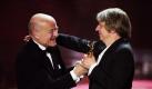Preisträger: Andreas Dresen (r.) erhält den Deutschen Filmpreis «Lola» in der Kategorie «Beste Regie» für den Film «Halt auf freier Strecke» von Laudator Regisseur Volker Schloendorff.  Foto: Hannibal Foto: dpa
