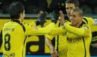 Abklatschen: Doppeltorschütze und Matchwinner Mohamed Zidan (r.) lässt sich von Nuri Sahin feiern. Der BVB siegt im Borussen-Duell mit Mönchengladbach mit 3:0. Foto: ddp