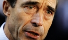 Der Nato-Generalsekretär Anders Fogh Rasmussen aus Dänemark gibt ein Fernseh-Interview nach dem Treffen mit dem britischen Premierminister Gordon Brown. Foto: ap