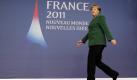 Kanzlerin Angela Merkel trifft auf dem Sondertreffen der Euro-Länder in Cannes ein. Derweil wütet in Griechenland das politische Chaos: Ministerpräsident Papandreou steht kurz vor dem Sturz, verweigert aber den Rücktritt. Foto: dpa