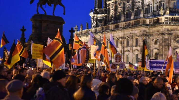 Pegida-Anhänger in Dresden. Angesichts des islamistischen Terrors in Paris wird mit Zulauf für die Kundgebung auf dem Theaterplatz vor der Semperoper gerechnet.