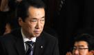 Tokio (dpa) - Der bisherige japanische Finanzminister Naoto Kan ist am Freitag zum neuen Ministerpräsidenten des Landes gewählt worden. Der 63-jährige Reformer tritt die Nachfolge des am Mittwoch zurückgetretenen Yukio Hatoyama an.

Die regierende Demokratische Partei (DPJ) wählte Kan zunächst zum Parteichef und dann mit ihrer Mehrheit im Unterhaus auch zum neuen Premier. Große Kurswechsel in der Außen- und Wirtschaftspolitik erwarten Beobachter jedoch nicht.

Seine erste Aufgabe als Ministerpräsident sei es, «das Land wiederaufzubauen», erklärte Kan. In den meisten Punkten will er dem politischen Kurs seines Vorgängers folgen. Dazu gehört unter anderem die Schaffung einer ostasiatischen Gemeinschaft nach dem Vorbild der Europäischen Union sowie die Reduzierung der Treibhausgase bis 2020 um 25 Prozent gegenüber dem Stand von 1990. Der bisherige Vize-Regierungschef und Mitgründer der DPJ Kan gilt als entscheidungsfreudiger und durchsetzungsfähiger als sein Vorgänger.

Hatoyama hatte mit der plötzlichen Amtsaufgabe die Verantwortung für Finanzskandale und dafür übernommen, sein Versprechen gebrochen zu haben, die Bürger auf der Insel Okinawa von den dort stationierten US-Truppen zu entlasten. Der unbeliebte Hatoyama hatte mit dem Rücktritt dem Druck aus seiner Partei nachgegeben, die sich mit einem neuen Premier bessere Chancen bei der Oberhauswahl im Juli erhofft. Foto: dpa