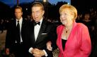 Bundeskanzlerin Angela Merkel (CDU) und ihr Ehemann Joachim Sauer (vorne, l.) kommen am Montag (25.07.11) in Bayreuth zu einem Empfang anlaesslich der Eroeffnung der 100. Richard-Wagner-Festspiele in das Neue Schloss. Die Festspiele wurden am Montag mit einer Neuinszenierung des 'Tannhaeuser' von Regisseur Sebastian Baumgarten eroeffnet und finden bis zum 28. August 2011 statt. Foto: Lennart Preiss/dapd




 Foto: dapd