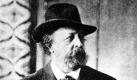 Im Land der Dichter und Denker gilt Paul von Heyse als der letzte große Dichterfürst. Bekannt wurde er durch seine Novellen, zu deren Lesern später bekannte Schriftsteller wie Thomas Mann und Isolde Kunz gehören. Theodor Fontane nimmt in seinem Roman Frau Jenny Treibel auf Heyses Werk Unvergessbare Worte Bezug. Heyse erhält 1910 als erster Deutscher für ein belletristisches Werk den Nobelpreis. Foto: dpa