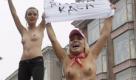The activists of the Ukrainian feminist group FEMEN shout slogans during their actions on a police detention truck near of the Kiev Pecherskyi District Court, Ukraine, 16 August 2011. FEMEN activists held placards saying 'Cashier free!' (The expression in Foto: dpa