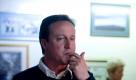 Leader of the British Conservative Party David Cameron eats fish and chips in Longtown, Carlisle, north west England at start of David Cameron's 24 hour campaign for change, on 05 May 2010. Media reports state that on 05 May 2010 that David Cameron British Prime Minister and Labour leader Gordon Brown and Liberal Democrat leader Nick Clegg are making their final day push for votes, as polls suggest the election result is on a knife edge. EPA/ANDREW PARSONS EDITORIAL USE ONLY/NO SALES +++(c) dpa - Bildfunk+++ Foto: dpa