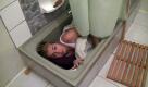 Nur in der Badewanne fühlt sich Rebecca sicher. Foto: Vox/99pro