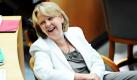 Die Landesvorsitzende der NRW-SPD, Hannelore Kraft, lacht im nordrhein-westfälischen Landtag in Düsseldorf. Kraft will sich am Mittwoch zur neuen Ministerpräsidentin in Nordrhein-Westfalen wählen lassen.  Foto: dpa