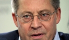 G wie Gewinner
Bei der Leipziger Buchmesse wird seit 2005 der mit 15.000 Euro dotierte Buchpreis fr Belletristik verliehen. In diesem Jahr ist der Historiker Karl Schlgel mit dem Buchpreis fr Europische Vlkerverstndigung geehrt worden. Schlgel erhielt die Auszeichnung fr sein Werk  Terror und Traum. Moskau 1937. Foto: dpa