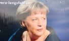Vollen Einsatz verlangt die CDU-Bundestagskandidatin Vera Lengsfeld der Kanzlerin ab. Die ehemalige DDR-Bürgerrechtlerin präsentiert sich im Wahlkampf genauso freizügig dekolletiert wie Merkel zuvor bei einem Staatsbesuch in Norwegen. Motto: Wir haben mehr zu bieten. Foto: dpa
