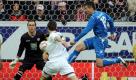 Fussball, 1. Bundesliga, Saison 2010/ 2011, 21. Spieltag, TSG 1899 Hoffenheim - 1. FC Kaiserslautern, Samstag (05.02.11), Rhein-Neckar-Arena, Sinsheim: Der Hoffenheimer Vedad Ibisevic (r) kaempft vor dem Tor mit den Kaiserslauterern Mathias Abel (M.) und Torwart Tobias Sippel um den Ball. Das Spiel endete 3:2. +++ Achtung Bildredaktionen: Die Verwendung der Bilder fuer die gedruckten Ausgaben der Zeitungen und andere Print-Medien ist ohne Einschraenkungen moeglich. Die DFL erlaubt ausserdem die Publikation und Weiterverwertung von maximal sechs Bildern pro Spiel im Internet. Eine Weiterverwertung im IPTV, Mobilfunk und durch sonstige neue Technologien ist erst 2 Stunden nach Spielende der jeweiligen Wettbewerbsspiele der Bundesliga und 2. Bundesliga erlaubt!
Foto: Harlad Tittel/dapd Foto: ddp