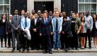 Die Krawalle haben die Menschen in England aufgerüttelt. Besonders die Jugend steht unter Schock, denn nicht alle jungen Menschen heißen die Gewalt gut. Die Initative Not in our Name, hier mit David Cameron, nimmt klar Stellung: Was hier abläuft, das tolerieren wir nicht. Respekt. Foto: dapd