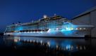 Lichtprobe: In Papenburg lassen bunte Scheinwerfer das Kreuzfahrtschiff Celebrity Silhouette erstrahlen. Auf dem Werftgelände findet am Samstagabend ein Musikfestival statt: Es spielen die Bands Juli, Ich + Ich swie die Scorpions. Das Kreuzfahrtschiff hat eine Länge von 319 Metern und ist knapp 37 Meter breit. Es verfügt über 1443 Kabinen für knapp 2900 Passagiere und erreicht eine Geschwindigkeit von 24 Knoten. Das Schiff soll in der kommenden Woche von der Werft auf der Ems zur Nordsee überführt werden. Foto: dapd