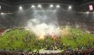 Das Relegations-Rückspiel ins Düsseldorf war wegen eines Fan-Ansturms kurz vor dem Abpfiff unterbrochen worden. Foto: Anke Hesse Foto: dpa