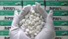 Aspirin-Blistertabletten werden von zwei Händen in der Bayer Bitterfeld GmbH am 06.07.2005 in Bitterfeld gehalten. Das Unternehmen der Bayer HealthCare AG (Leverkusen) stellt an dem sachsen-anhaltinischen Standort die Arzneimittel Apsirin, Alka-Seltzer und Talcid her. Nach Berechnungen des Unternehmens wird am kommenden Montag (11.07.2005) die 25-milliardste Tablette seit der knapp 10-jährigen Produktion gefertigt. Bayer beschäftigt derzeit 707 Mitarbeiter am Standort Bitterfeld. (zu lah 4038 vom 10.07.2005) Foto: Peter Endig dpa/lah +++(c) dpa - Bildfunk+++
pixel Foto: dpa