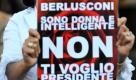 Eine Frau hält auf einer Anti-Berlusconi-Kundgebung italienischer Auswanderer in Sydney, Australien, ein Schild mit der Aufschrift Berlusconi, ich bin eine Frau und intelligent und ich will sie nicht als Präsident. Die Frauen sehen in Berlusconis Verhalten eine Missachtung der Würde der Frau.  Foto: dpa