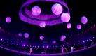 Wie schon bei der Eröffnung der Olympiade zauberten die Kanadier auch für die Paralympics ein stimmungsvolles Bild auf die Bühne. Ein Element waren Ballons, die vor einem schwarz-violetten Hintergrund schwebten. Foto: ap