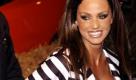 Das britische Glamour-Model Katie Price braucht offenbar mehr Platz für sich und die Familie. Zumindest hat sich die dreifache Mutter laut Daily Mail jetzt ein weitläufiges Anwesen mit Pferdekoppel und Reitplatz in der Grafschaft Sussex zugelegt. Dort soll Anfang Juli - von Fernsehkameras begleitet - auch gleich die Hochzeit der 31-Jährigen mit Martial-Arts-Kämpfer Alex Reid  nachgefeiert werden. Foto: dpa