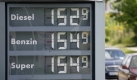 4. Juli: Benzin und Diesel sind in Deutschland so teuer wie noch nie: Ein Liter Benzin kostet im Schnitt 1,60 Euro, Diesel 1,56 Euro. Foto: dpa