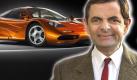 Da hat Hobby-Rennfahrer Rowan Atkinson noch einmal Glück gehabt. Bei einem schweren Unfall mit seinem McLaren F1 kam er mit einem Schrecken davon.  Foto: McLaren Automotive Limited/dpa (Montage)