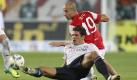 Mainz bekämpfte die Bayern früh, stand sehr weit aufgerückt und gewann am Ende verdient mit 3:2. Hier stört Elkin Soto (rechts) Mario Gomez entscheidend. Foto: dapd