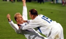 Auch für die Slowaken Miroslav Karhan (l.) und Vladimir Janocko ist Südafrika die erste Fußball-Weltmeisterschaft seit der Abspaltung vom heutigen Tschechien. Zwischen 1998 und 2006 verpasste das Team die Qualifikation. Foto: dpa