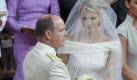 Hochzeit in Monaco: Charlene und Albert stehen am Altar, kurz vor dem Oui. Alle Infos zu den Feierlichkeiten rund um die Fürstenhochzeit können Sie im news.de-Liveticker nachlesen. Foto: dpa