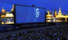 Whrend der Filmnchte am Elbufer flimmert in Dresden auch Harry Potter und die Heiligtuemer des Todes Teil 2 ber die 448 Quadratmeter groe Leinwand. Noch bis zum kommenden Dienstag (23.08.11) knnen die Dresdner und ihre Gste Kinofilme im Freien genieen. Foto: dapd