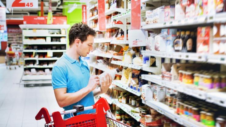 Verbraucherschützer kritisieren Hersteller wegen teurer Mogelpackungen.