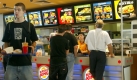 Zum hier essen oder zum mitnehmen? Was wie eine freundliche Nachfrage klingt, ist in Wirklichkeit nur die Frage, wie viel Vorsteuer das Fast-Food-Restaurant abdrücken muss. Foto: ddp